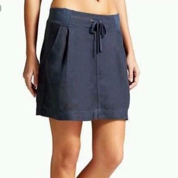 Athleta Linen Skirts Are Perfect for Travel